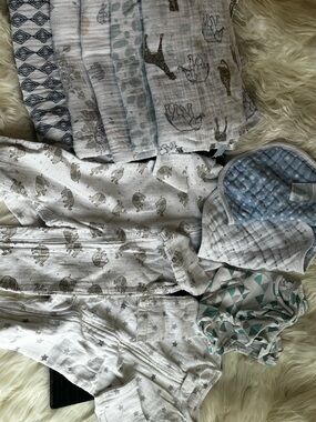 Aden + Anaís Muslin Swaddle and Sleepwear Set